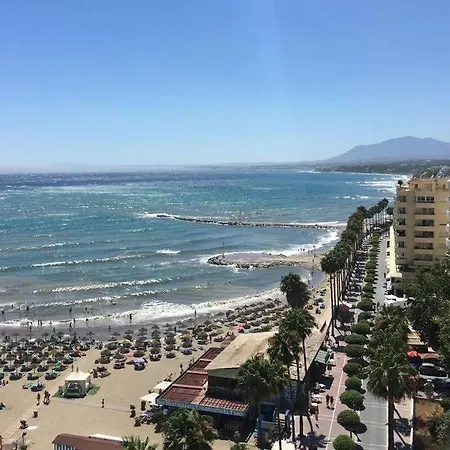 Apartment Superb Beach Front Flat, Down Town