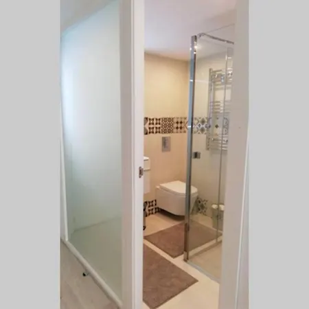 Superb Beach Front Flat, Down Town